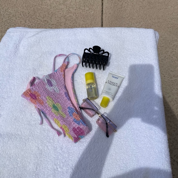 Boutique Swim sale - Picture 2 of 4